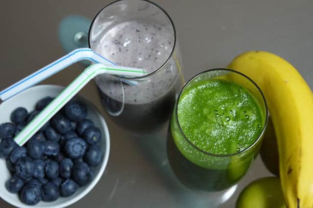 Smoothies to lose and gain weight are Lawrence's recipe this week