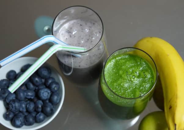 Smoothies to lose and gain weight are Lawrence's recipe this week