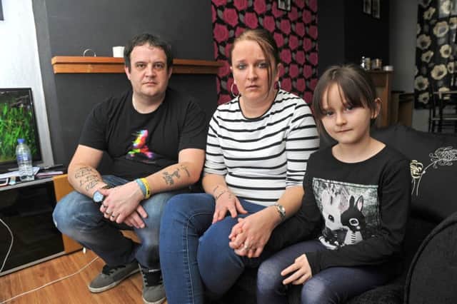 28/01/16  EP

Parents Ricky and Gemma Mills from Gosport who are angry with Leesland Infants School who they say failed to tell them their daughter Skye Goodwin (seven) had banged her head quite badly whilst at school.
Ian Hargreaves  (160044-4) PPP-160128-175704006