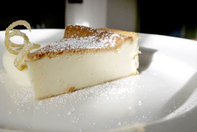 Baked lemon cheesecake.