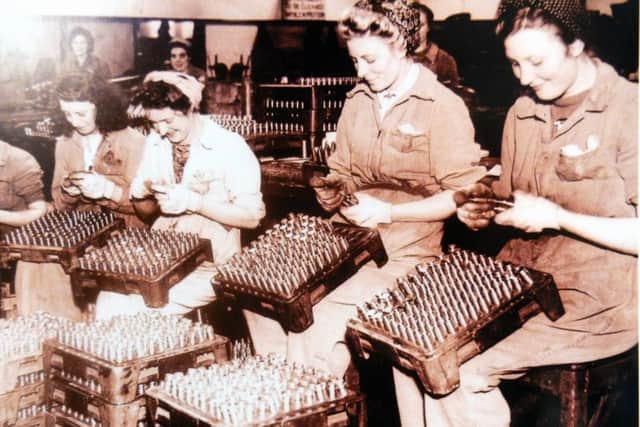 Packing in the munitions factory
