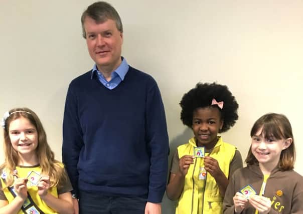jpns-23-03-16 fare comm leadprojector donated pic 1
Projector donated to a Girlguide unit
CAPTION: from left to right, Trinity Hogg, Cllr Sean Woodward, Toni Babatolu and Ellie Gibbs at the 1st Titchfield Burridge Brownie & Rainbow Unit when the girls achieved their science investigator badge.
