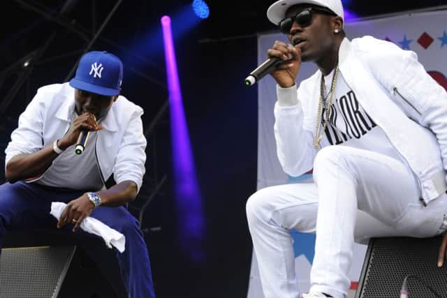 Reggie 'n' Bollie on main stage (160501-1891)