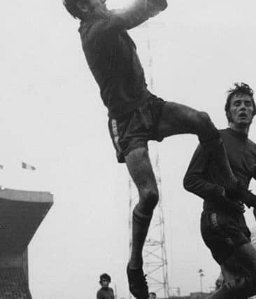 Peter Bonetti takes a high ball. A lost art.