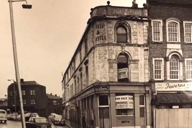 The Ship and Castle (or the Apple Tree) on the Hard. The short  street to the left is not Queen Street but Half Moon Street. It has now been paved over.