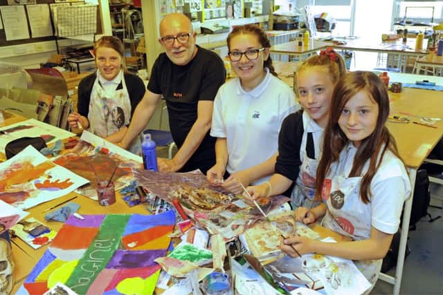 ALNS PIPPO Pippo with pupils at Admiral Lord Nelson School