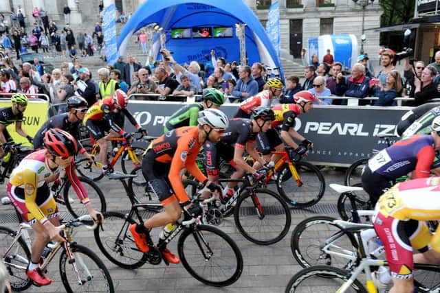 9/6/2016 (MOL/TC)
This year's final rounds of the Pearl Izumi Tour Series and Matrix Fitness Grand Prix Series both culminated in Guildhall Square in Portsmouth on Thursday.
Pictured is: Pearl Izumi Tour Series in Portsmouth.
Picture: Sarah Standing (160816-3051) PPP-160906-224003001