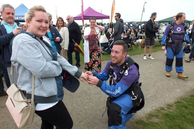 Dan Barker proposing to girlfriend Megan Trinder after doing a skydive