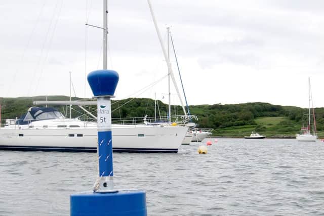 The mooring buoy