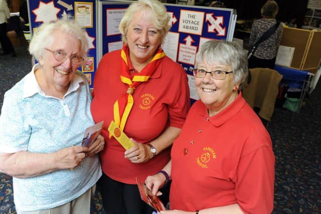 Pat Luckham chats to Rene Seaman and Ann Rust of The Fareham Trefoil Guild Picture: Malcolm Wells (160702-4554)