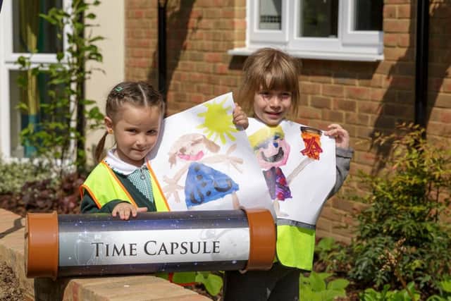 Julia Drapiewska and Delia Demitru from Medina Primary School Picture: www.retinaphotography.co.uk