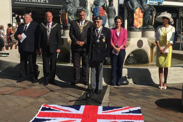 Veterans and civic leaders gathered on Saturday to unveil a new commemorative plaque in memory of VC hero Private John Leak