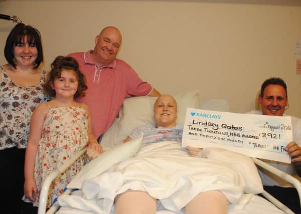 Lindsey Gates with her husband Jason and children Brooke 
and Charley, and right, Shane Yerrell from the charity Through the Fight

He donated Â£3,921 to her to help pay for her funeral