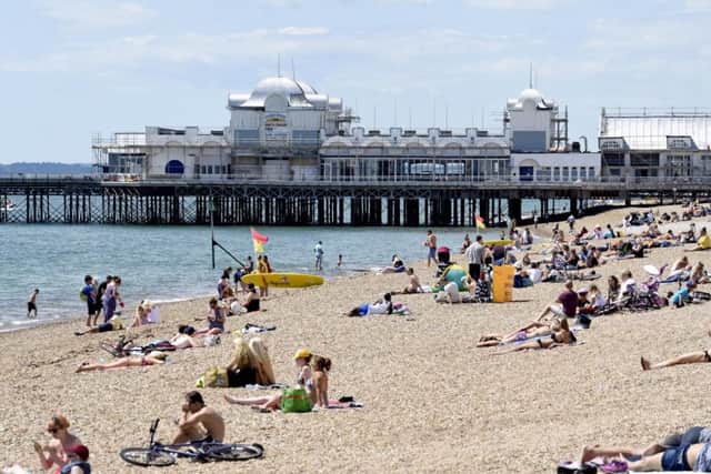 Pictured: Crowds on Southsea beach.
Weather input. People enjoy the hot and sunny weather at Southsea Beach, Portsmouth.
© Solent News & Photo Agency
UK +44 (0) 2380 458800 PPP-160108-103222001