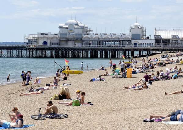 Pictured: Crowds on Southsea beach. 

Weather input. People enjoy the hot and sunny weather at Southsea Beach, Portsmouth. 

Â© Solent News & Photo Agency
UK +44 (0) 2380 458800 PPP-160108-103222001