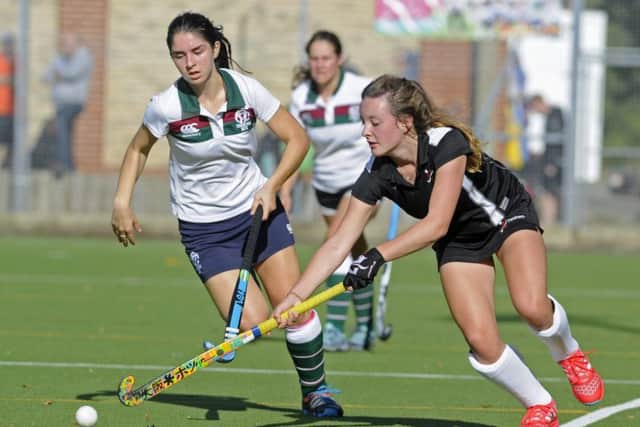 Lydia Jackson in possession for Fareham against Surbiton. Picture Ian Hargreaves (161266-5)