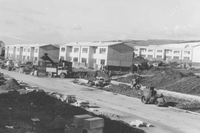 Looking west along the newly-built Allaway Avenue. (Barry Cox collection)