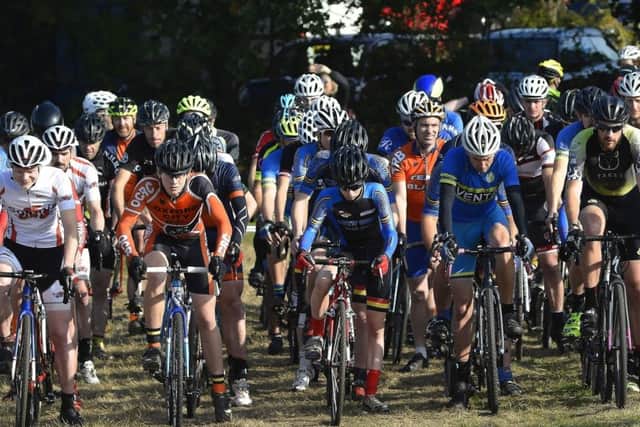 The start of the veteran 40 and junior men's races. Picture: Neil Marshall (161428-8)