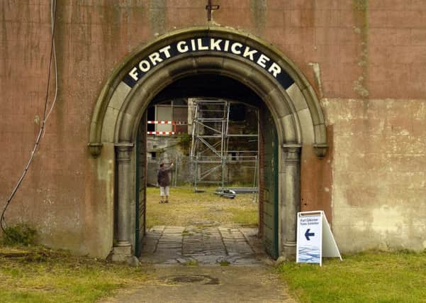 073345-1_gilkicker 18/8/2007

Gosport. Fort Gilkicker. Proposed development. GV

PICTURE: WILL CADDY (073345-1)