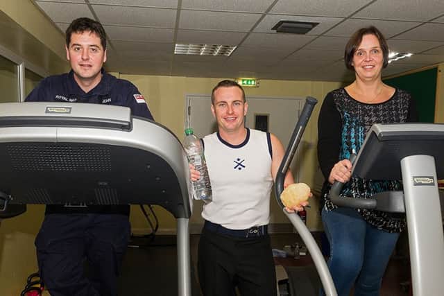 jpns-21-11-16-15 fare comm CREDIT THE PIC Collingwoods Healthy LifestyleSARC STAFF AT THE START OF A HEALTHY EATING PROGRAMMECAPTION: AB Craig John and Kate Crean get stuck into Leading Phsyical Trainer Luke Steeles (centre) Healthy Lifestyle Programme.