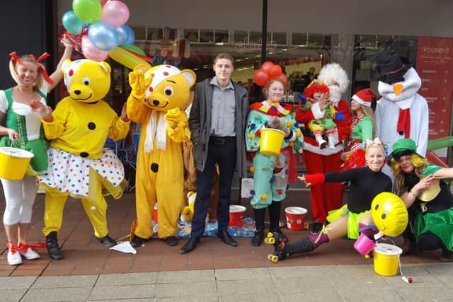 cin 2016 MAIN POSS Pudsey batton southsea via ebChildren in Need fundraiser Valerie Bray, dressed as Pudsey Bear, in Palmerston Road, Southsea. Picture: Jake Stokesjakecstokes1998@hotmail.com PPP-161118-165530001