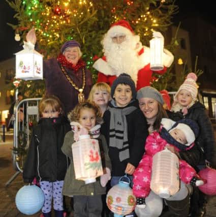 Mayor of Havant Councillor Faith Ponsonby and Father Christmas and children around the tree 
Picture: Ian Hargreaves (161338-10)