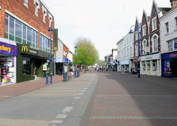 28/4/2015 (BF)
150790-8258c gosport high street

Pictured is: Gosport High Street.

Picture: Sarah Standing (150790-8258c) PPP-160114-133012001
