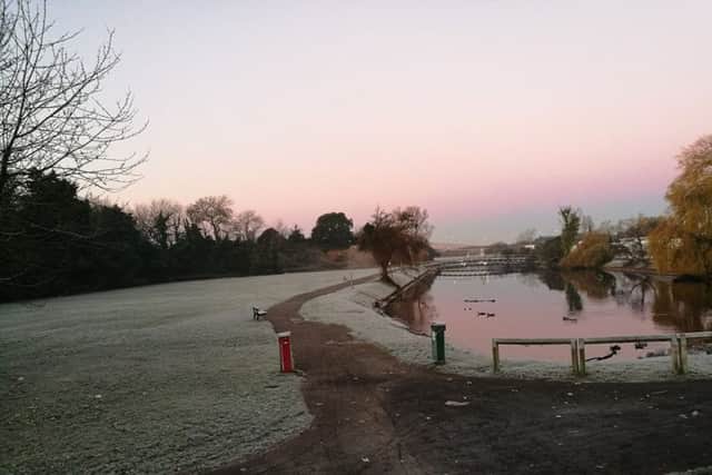 Scott Tungatt captures the Hilsea frost. PPP-160112-081841001