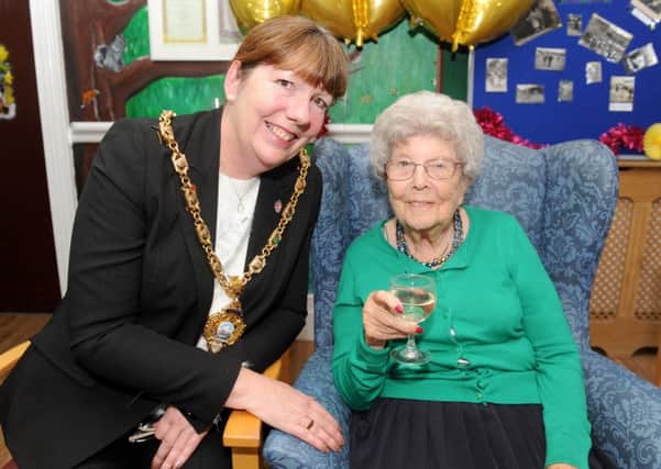 The Mayor of Gosport Lynn Hook with Peggy Dineen.

Picture: Sarah Standing