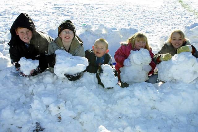 Rick wants to make a snowman