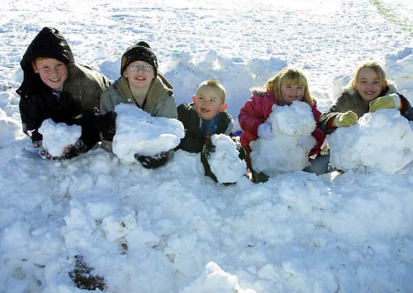 Rick wants to make a snowman