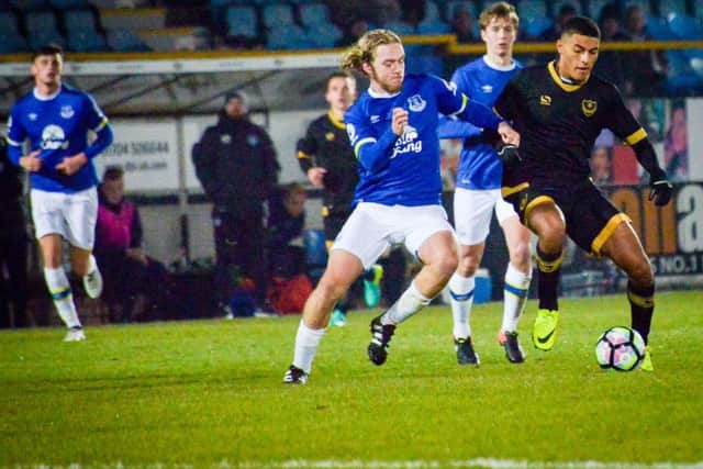 Christian Oxlade-Chamberlain battles Everton's Tom Davies for the ball.
