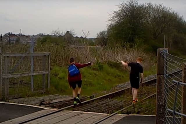 British Transport Police has launched a campaign warning youngsters to keep off the tracks. SUS-160816-134028001