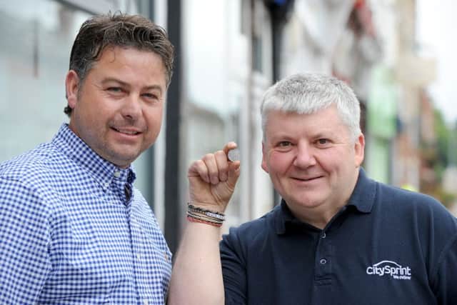 (l-r) Lee McGowan with David Allan.
Picture: Sarah Standing