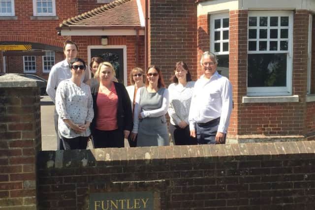 jpns-23-05-17-014 biz dp Xebra Accounting
Location change for growing accountancy firm
Xebra Accounting, moving to a new location owing to the growth of the business.
Photograph: (Far right) Guy Robinson and the Xebra team outside the new offices at Funtley Court
