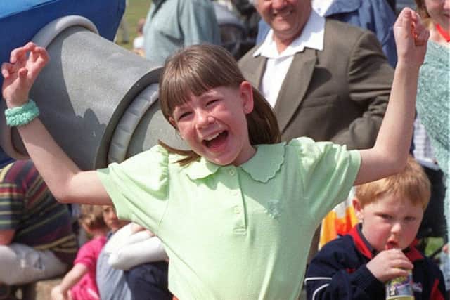 Mayor show 2.Children have fun during the 1999 Lord Mayors Show in Portsmouth. MAYOAK0002889345