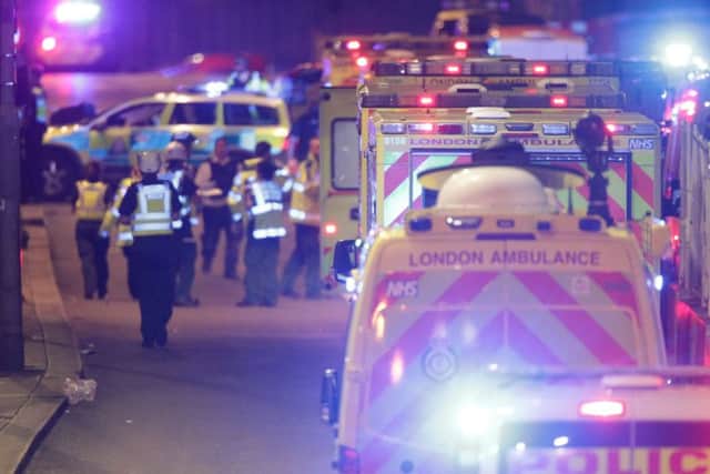 Emergency crews on London Bridge. PPP-170406-085812001