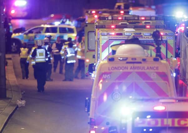 Emergency crews on London Bridge. PPP-170406-085812001