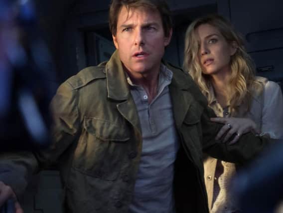 Tom Cruise and Annabelle Wallis in The Mummy.