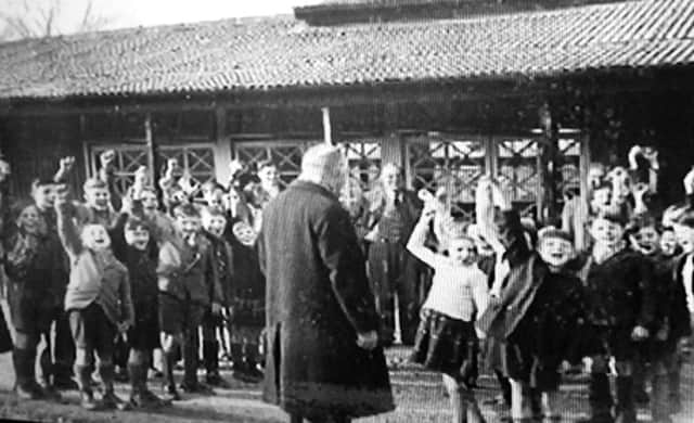 A picture believed to show the Lord Mayor of Portsmouth, Denis Daly, visiting Marchants Hill, 1940