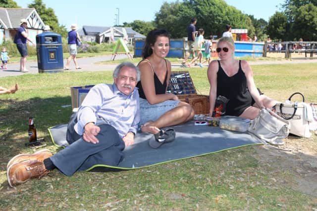 Howard and Kate Williams with Natalie Thomas at Canoe Lake, Southsea. Photo by Habibur Rahman (170618)
