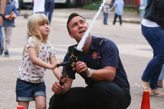 Tegan Smith, four, 4 and firefighter Andy Rook
Picture: Habibur Rahman