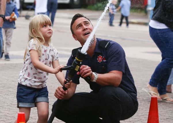 Tegan Smith, four, 4 and firefighter Andy Rook

Picture: Habibur Rahman
