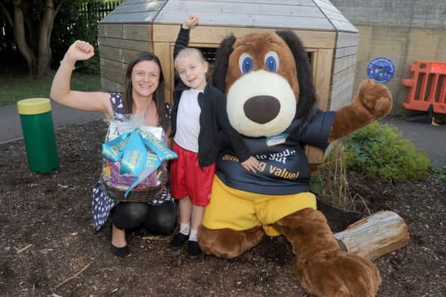 Teacher Amy Holmes, Imogen Evans, six, and the Poundland Hound
Picture: Sarah Standing (170959-5506)