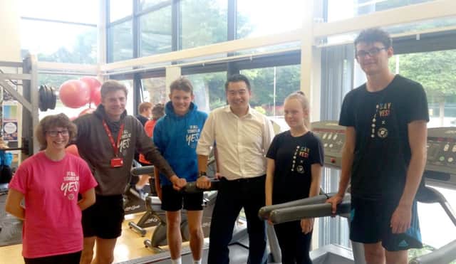 Alan Mak MP at South Downs College meeting youngsters taking part in the National Citizens Service