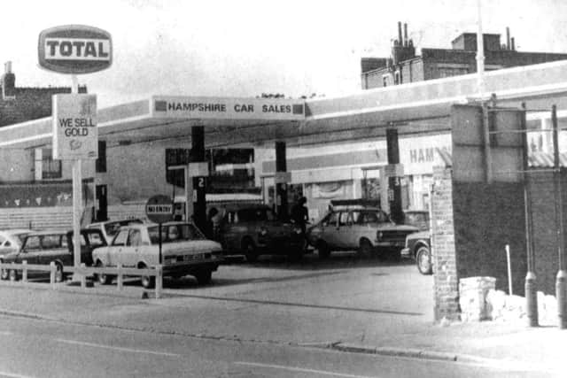 jpns-12-08-17 retro 2017
Petrol - Hampshire car sales, Milton Road, a Total garage