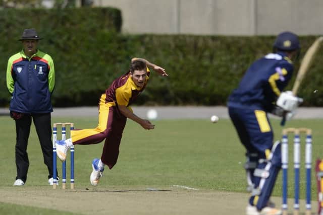 Andrew Gorvin bowling for Havant. Picture: Neil Marshall (171025-5)