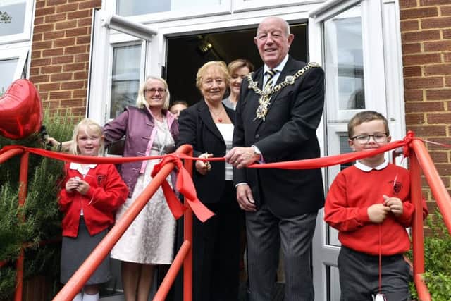 The Lord Mayor Councillor Ken Ellcome cuts the ribbon. Pictured from left, is Sophia Ball, headteacher Sarah Sadler, Sue Samson, the chief executive of the University of Chichester Academy Trust, Cllr Ken Ellcombe and Jack Cooper        (171147-8)