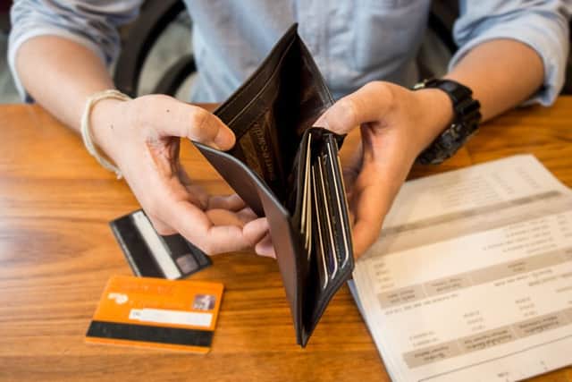 Should the waiting time for Universal Credit be cut?