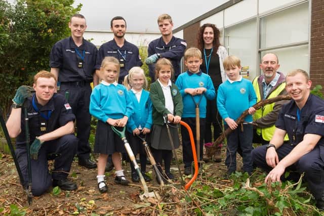 Edie, Lorna, Fearn, Finlay and Logan join outdoor learning support assistant Crystal Collins and site manager Steve Searle with some of the trainees. 2017-1090